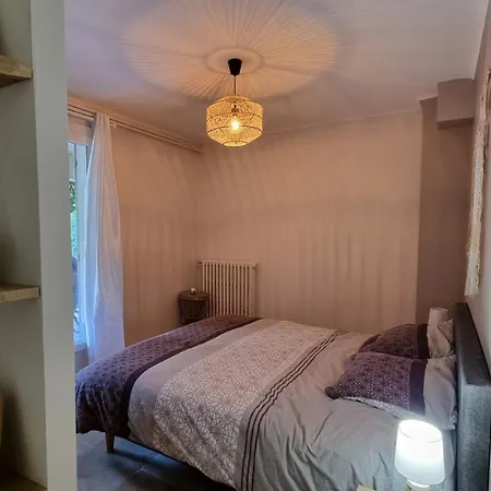 Lumineux Avec Acces Jardin Et Piscine Chauffee Daire